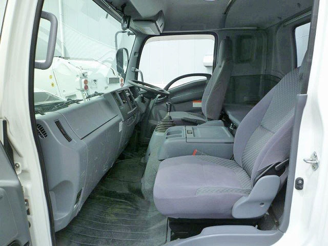 いすゞフォワードアルミウイング中型（4t）[写真20]