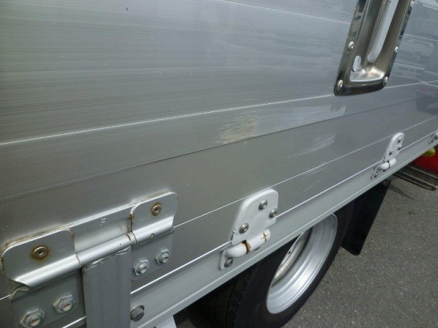 いすゞフォワードアルミウイング中型（4t）[写真38]