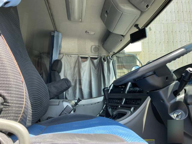 UDトラックスクオンアルミウイング大型（10t）[写真14]