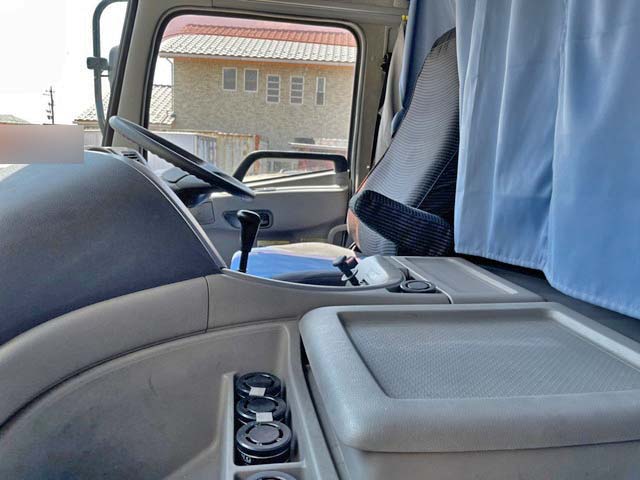 UDトラックスクオンアルミウイング大型（10t）[写真16]