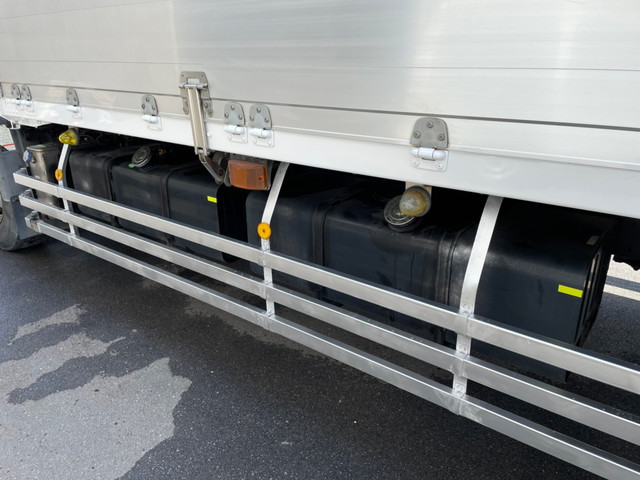 UDトラックスクオンアルミウイング大型（10t）[写真21]