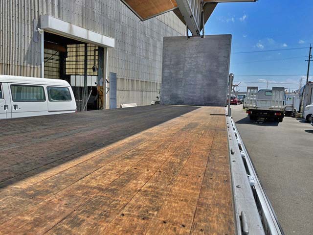 UDトラックスクオンアルミウイング大型（10t）[写真31]