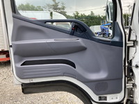 三菱ふそうキャンターパネルバン小型（2t・3t）[写真24]