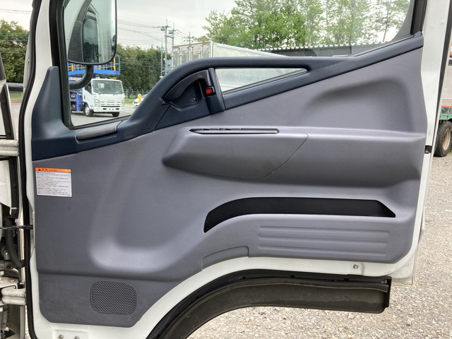 三菱ふそうキャンターパネルバン小型（2t・3t）[写真25]