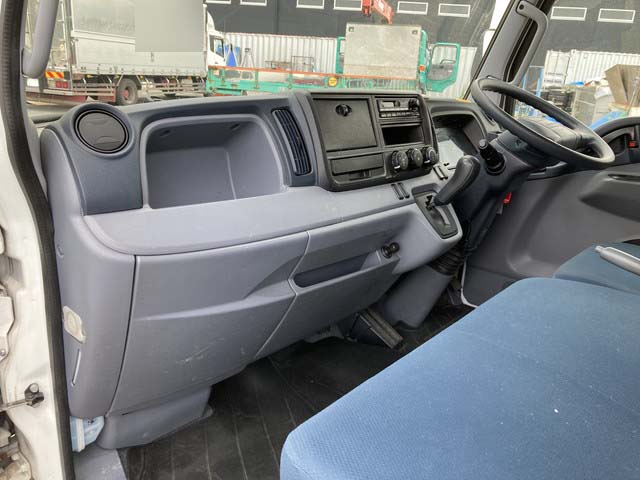 三菱ふそうキャンターパネルバン小型（2t・3t）[写真28]