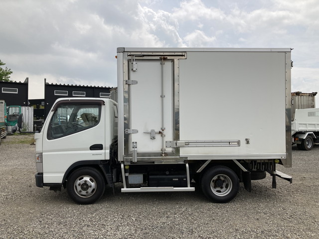 三菱ふそうキャンターパネルバン小型（2t・3t）[写真05]