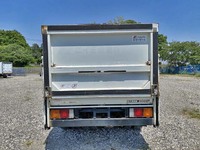 三菱ふそうキャンター平ボディ小型（2t・3t）[写真13]