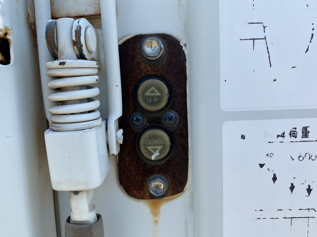 三菱ふそうキャンター平ボディ小型（2t・3t）[写真20]