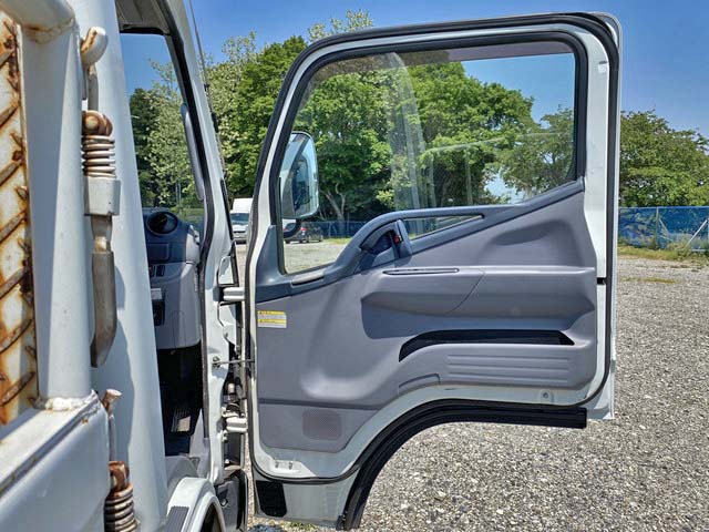 三菱ふそうキャンター平ボディ小型（2t・3t）[写真25]