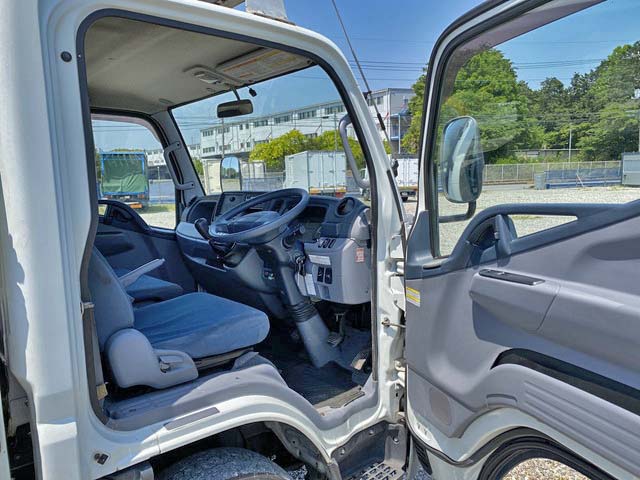 三菱ふそうキャンター平ボディ小型（2t・3t）[写真26]
