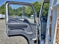 三菱ふそうキャンター平ボディ小型（2t・3t）[写真27]