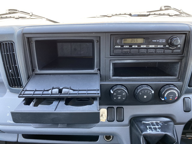 三菱ふそうキャンター平ボディ小型（2t・3t）[写真32]