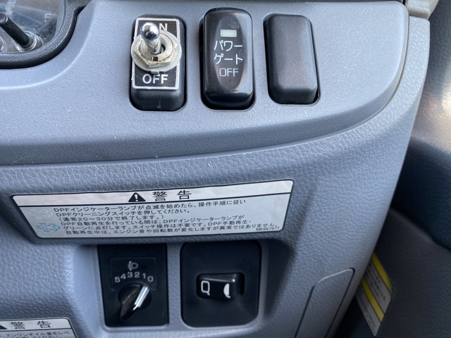 三菱ふそうキャンター平ボディ小型（2t・3t）[写真36]