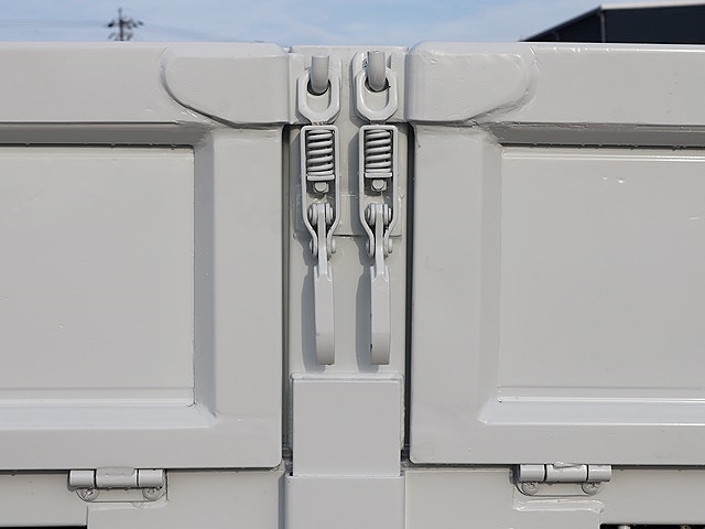 三菱ふそうキャンター平ボディ小型（2t・3t）[写真11]