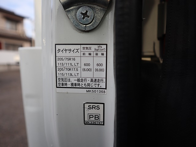 三菱ふそうキャンター平ボディ小型（2t・3t）[写真18]