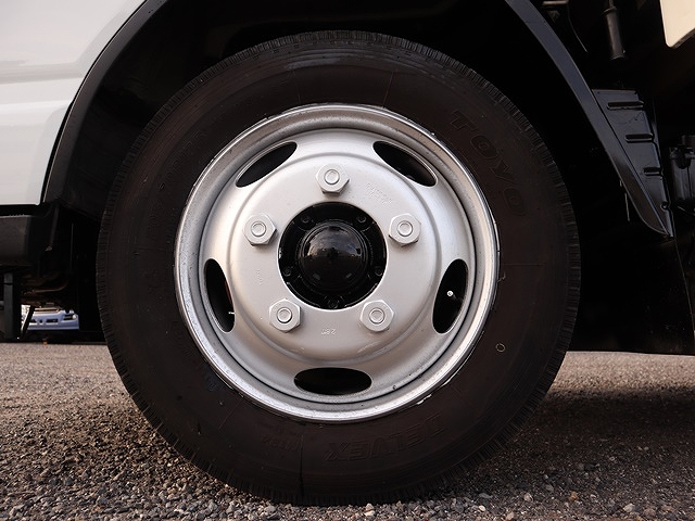 三菱ふそうキャンター平ボディ小型（2t・3t）[写真22]