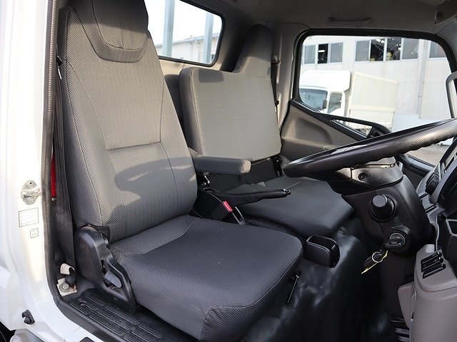 三菱ふそうキャンター平ボディ小型（2t・3t）[写真30]