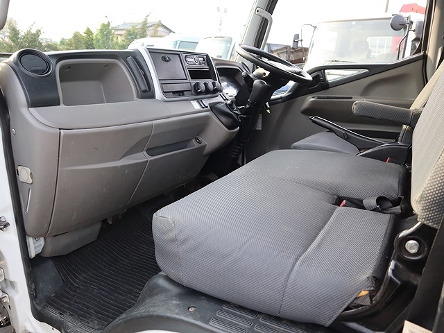 三菱ふそうキャンター平ボディ小型（2t・3t）[写真31]