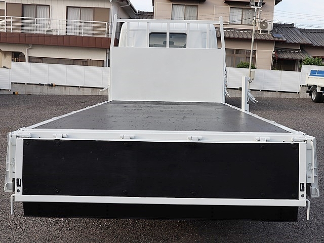 三菱ふそうキャンター平ボディ小型（2t・3t）[写真08]