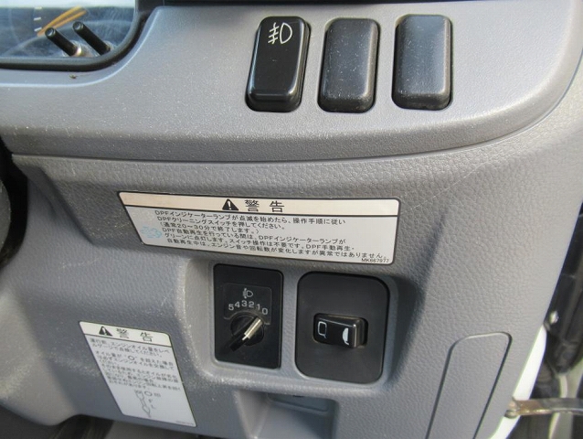 三菱ふそうキャンター平ボディ小型（2t・3t）[写真38]