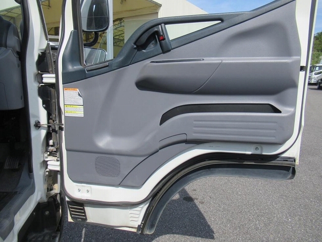 三菱ふそうキャンター平ボディ小型（2t・3t）[写真06]