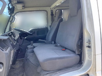 いすゞエルフ冷凍車（冷蔵車）小型（2t・3t）[写真24]