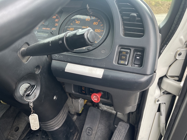 いすゞフォワードセルフクレーン4段増トン（6t・8t）[写真36]