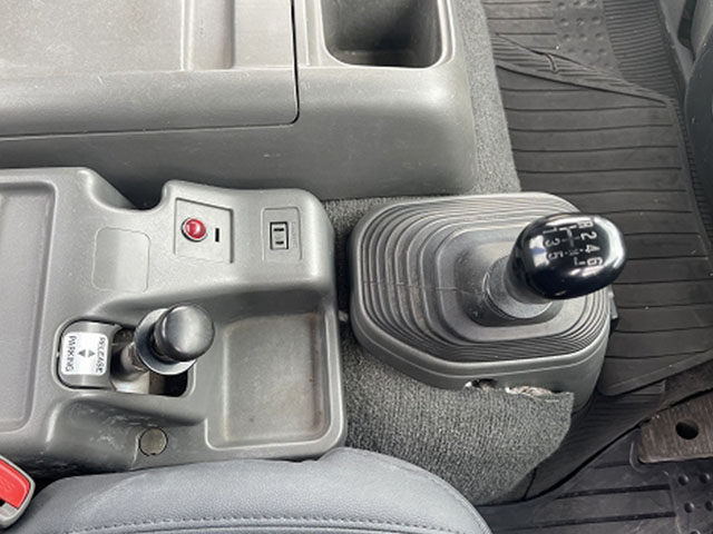 いすゞフォワードセルフクレーン4段増トン（6t・8t）[写真39]