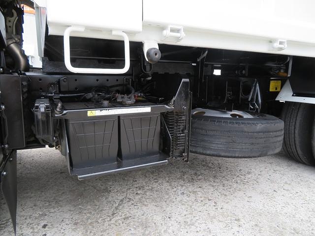 三菱ふそうキャンターダンプ小型（2t・3t）[写真13]