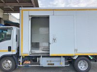 いすゞエルフパネルバン小型（2t・3t）[写真06]