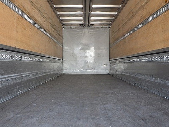 いすゞフォワードアルミウイング中型（4t）[写真10]