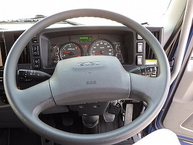 いすゞフォワードアルミウイング中型（4t）[写真36]