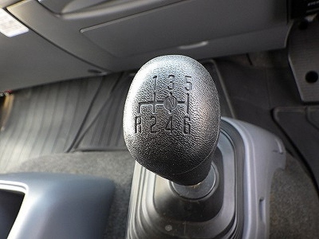 いすゞフォワードアルミウイング中型（4t）[写真37]