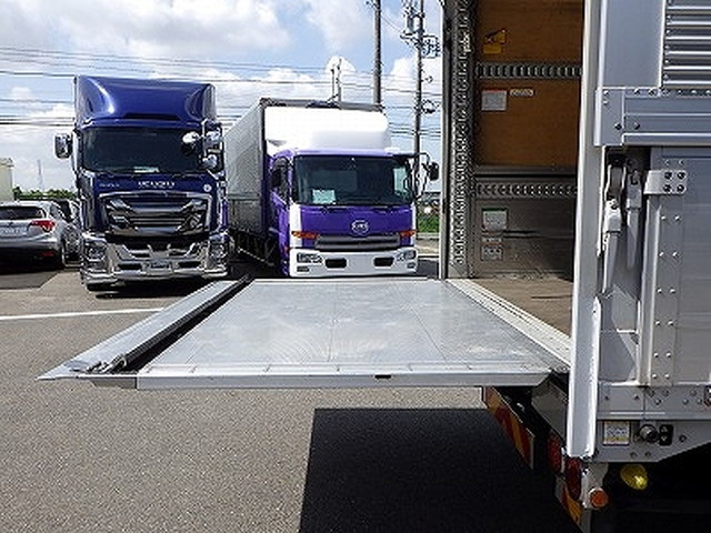 いすゞフォワードアルミウイング中型（4t）[写真08]