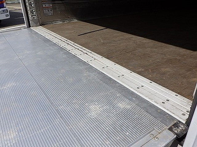 いすゞフォワードアルミウイング中型（4t）[写真09]