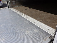 いすゞフォワードアルミウイング中型（4t）[写真09]