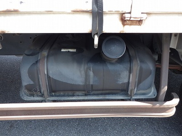 UDトラックスコンドルカーテン車中型（4t）[写真12]