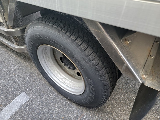 いすゞエルフ冷凍車（冷蔵車）小型（2t・3t）[写真08]