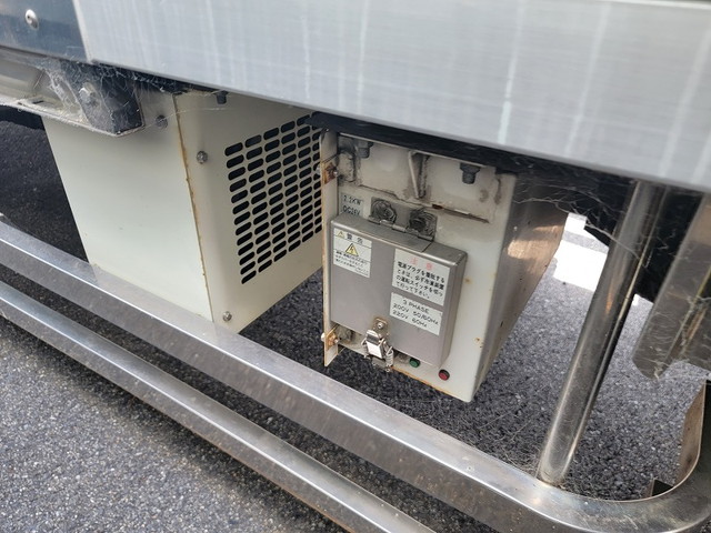 いすゞエルフ冷凍車（冷蔵車）小型（2t・3t）[写真09]