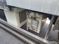 いすゞエルフ冷凍車（冷蔵車）小型（2t・3t）[写真09]