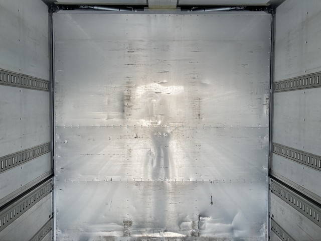 いすゞギガアルミウイング大型（10t）[写真13]