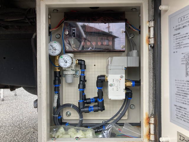 いすゞギガアルミウイング大型（10t）[写真19]