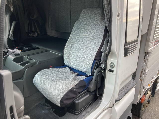 いすゞギガアルミウイング大型（10t）[写真30]