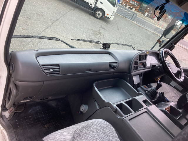 いすゞギガアルミウイング大型（10t）[写真32]