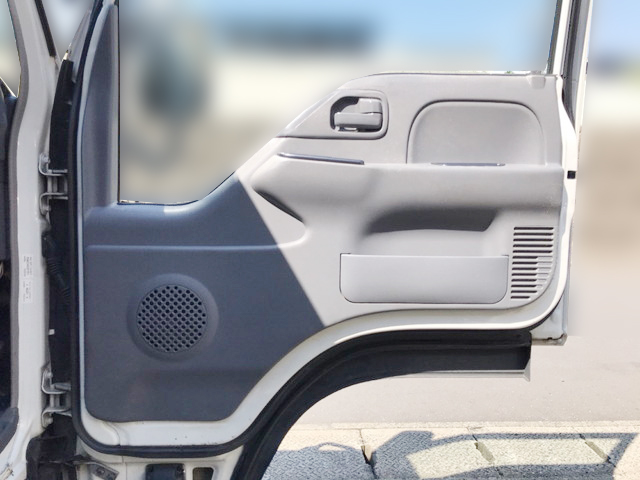 いすゞエルフ冷凍車（冷蔵車）小型（2t・3t）[写真24]