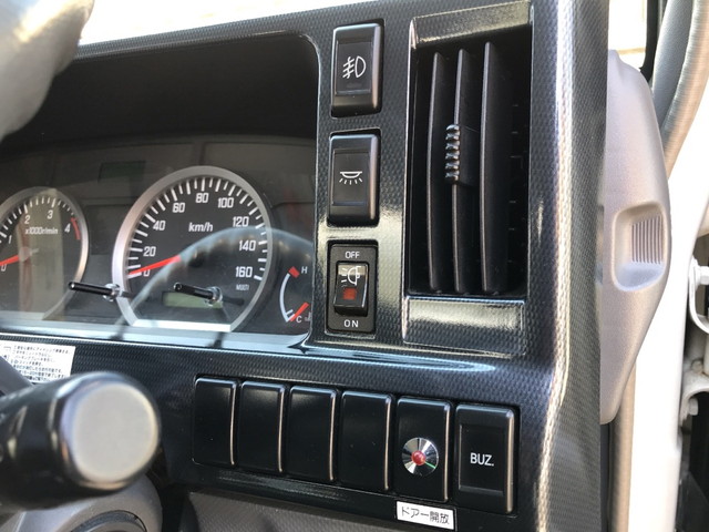 いすゞエルフ冷凍車（冷蔵車）小型（2t・3t）[写真30]