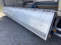 いすゞフォワードアルミウイング中型（4t）[写真13]