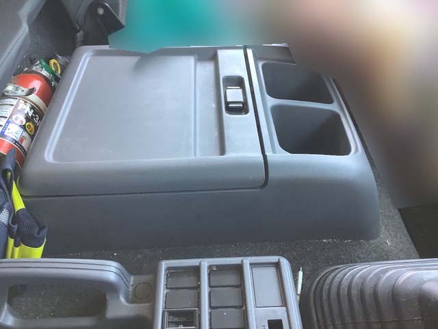 いすゞフォワードアルミウイング中型（4t）[写真36]