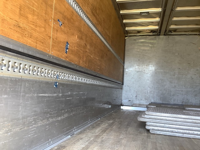 いすゞフォワードアルミウイング中型（4t）[写真09]