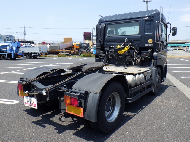 UDトラックスクオントレーラーヘッド（トラクターヘッド）大型（10t）[写真02]